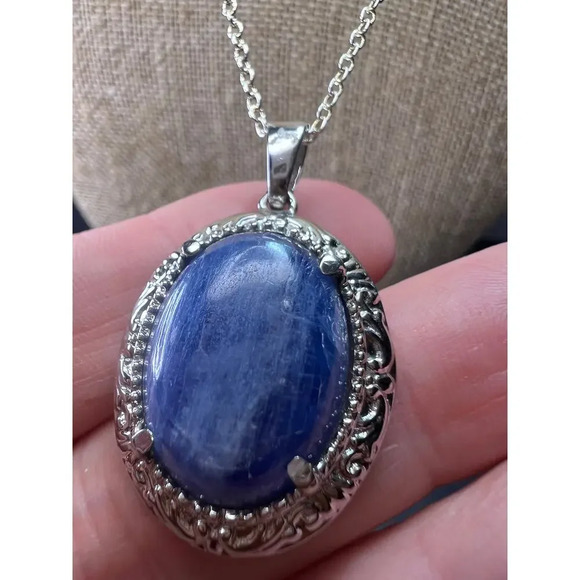 Kyanite stainless steel pendant with chain - Picture 4 of 10